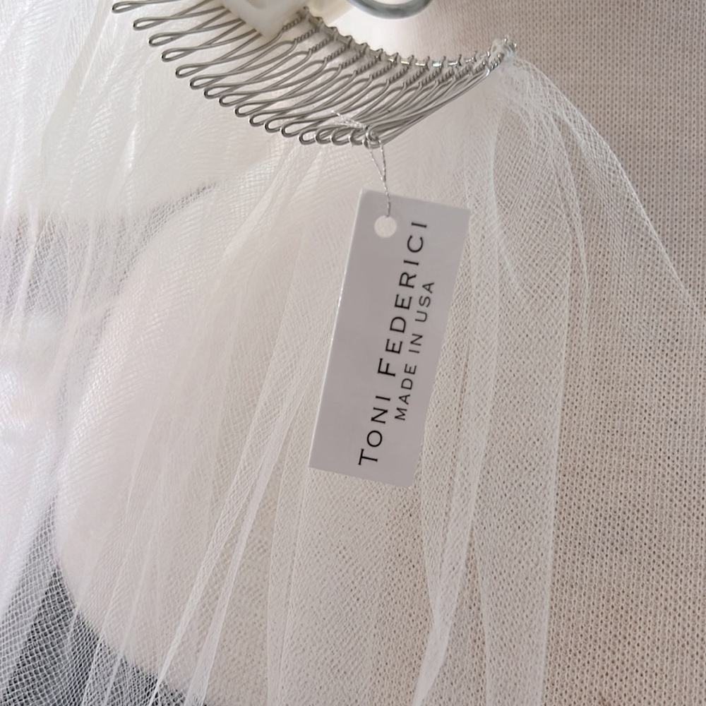 Toni Federici Kaye Veil